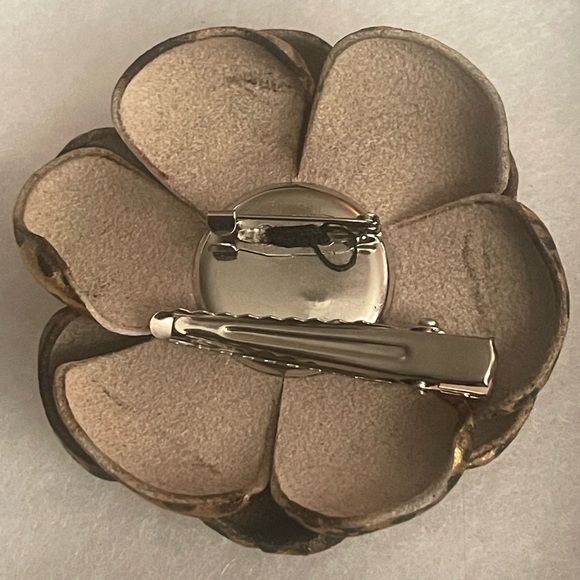 🆕 Handcrafted Gold Leopard Genuine Leather wirh Pearl Rhinestone Brooch - Picture 3 of 4